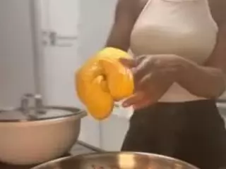 TasteThePeach's Live Sex Cam Show