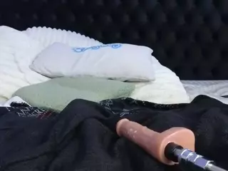 HornyLindzay's Live Sex Cam Show