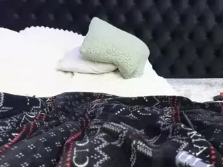HornyLindzay's Live Sex Cam Show