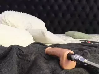 HornyLindzay's Live Sex Cam Show