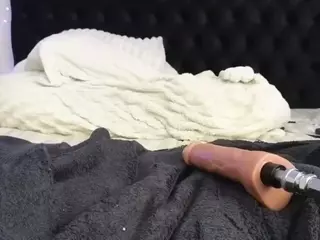 HornyLindzay's Live Sex Cam Show