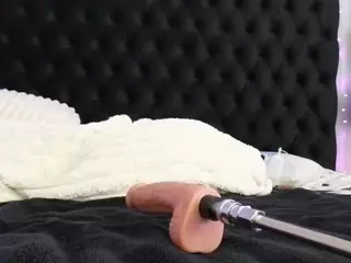 HornyLindzay's Live Sex Cam Show