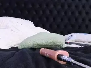 HornyLindzay's Live Sex Cam Show