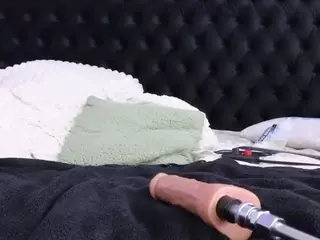 HornyLindzay's Live Sex Cam Show