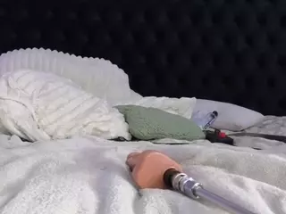 HornyLindzay's Live Sex Cam Show