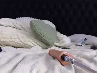 HornyLindzay's Live Sex Cam Show
