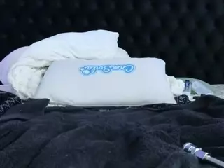 HornyLindzay's Live Sex Cam Show