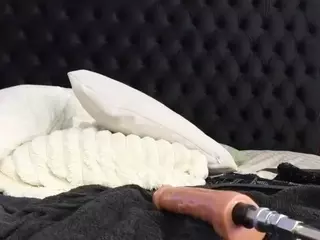 HornyLindzay's Live Sex Cam Show