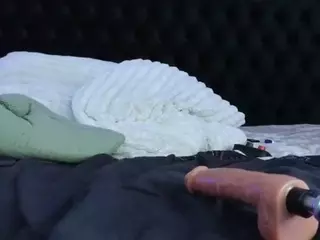 HornyLindzay's Live Sex Cam Show