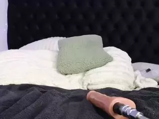 HornyLindzay's Live Sex Cam Show
