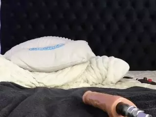 HornyLindzay's Live Sex Cam Show