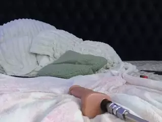 HornyLindzay's Live Sex Cam Show