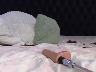 HornyLindzay's Live Sex Cam Show