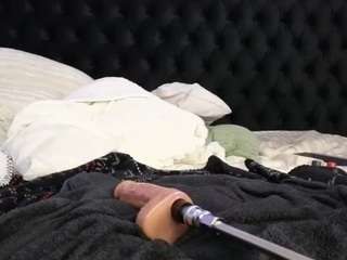 Hornylindzay