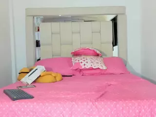 naomy rh's Live Sex Cam Show