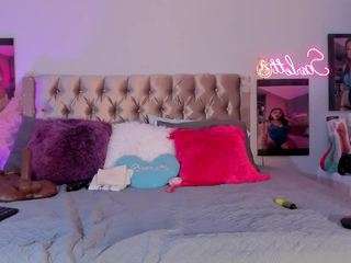 Live cam show with Scarlett Horny