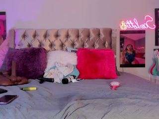 Live cam show with Scarlett Horny