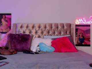 Offline cam show with Scarlett Horny