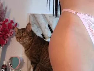 Cloe's Live Sex Cam Show