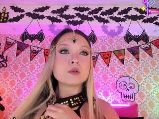 Queen S.'s Live Sex Cam Show