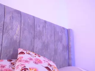 Lara Giraldo's Live Sex Cam Show
