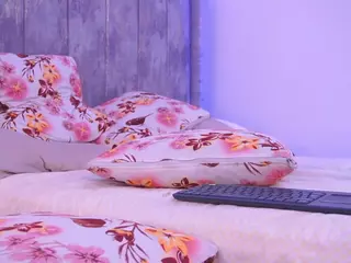 Lara Giraldo's Live Sex Cam Show
