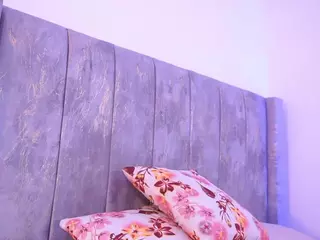 Lara Giraldo's Live Sex Cam Show