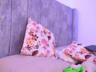 Lara Giraldo's Live Sex Cam Show