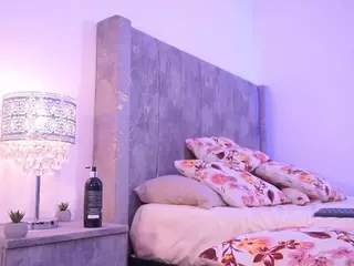 Lara Giraldo's Live Sex Cam Show