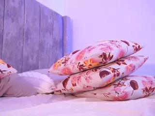 Lara Giraldo's Live Sex Cam Show