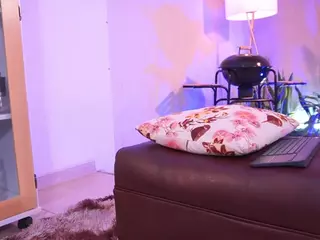 Lara Giraldo's Live Sex Cam Show