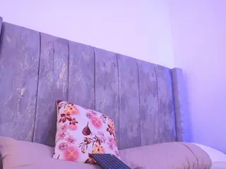 Lara Giraldo's Live Sex Cam Show