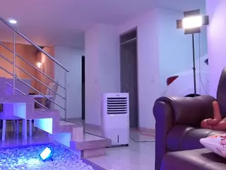 Lara Giraldo's Live Sex Cam Show
