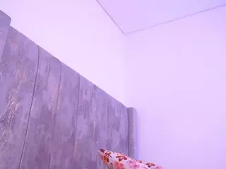 Lara Giraldo's Live Sex Cam Show