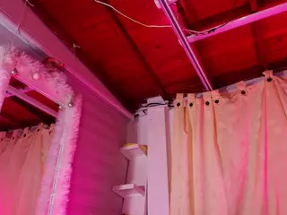 emyli_sw's Live Sex Cam Show
