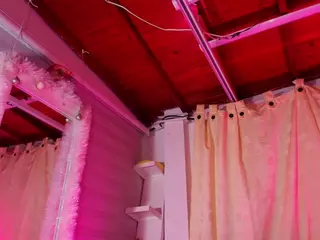 emyli_sw's Live Sex Cam Show
