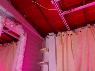 emyli_sw's Live Sex Cam Show
