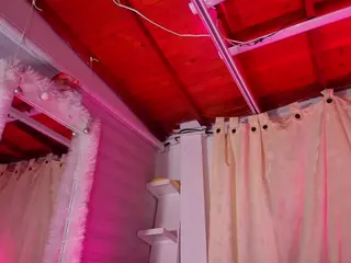 emyli_sw's Live Sex Cam Show