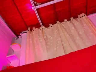 emyli_sw's Live Sex Cam Show