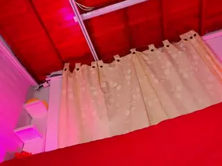 emyli_sw's Live Sex Cam Show