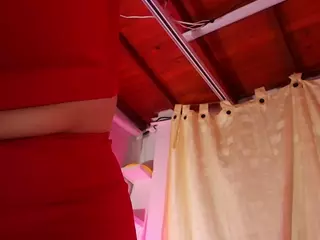 emyli_sw's Live Sex Cam Show