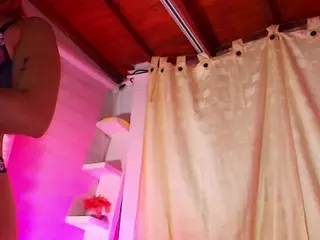 emyli_sw's Live Sex Cam Show