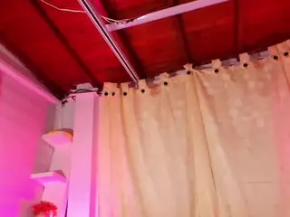 emyli_sw's Live Sex Cam Show