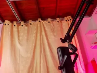 emyli_sw's Live Sex Cam Show