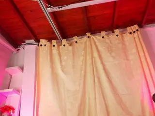 emyli_sw's Live Sex Cam Show