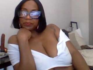 sassywithcurves100's Live Sex Cam Show