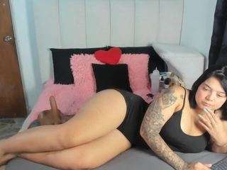 Live cam show with merida-blue