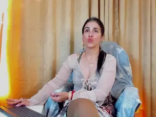 girasol-walton's Live Sex Cam Show