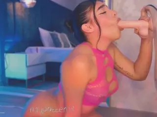 Nayla Potter's Live Sex Cam Show