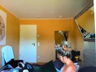 Elianabortt's Live Sex Cam Show